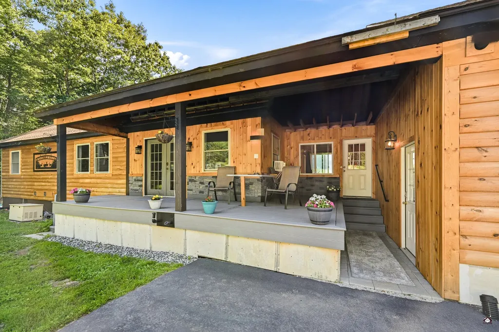 72 Cobble Hill Road Paris ME 04281