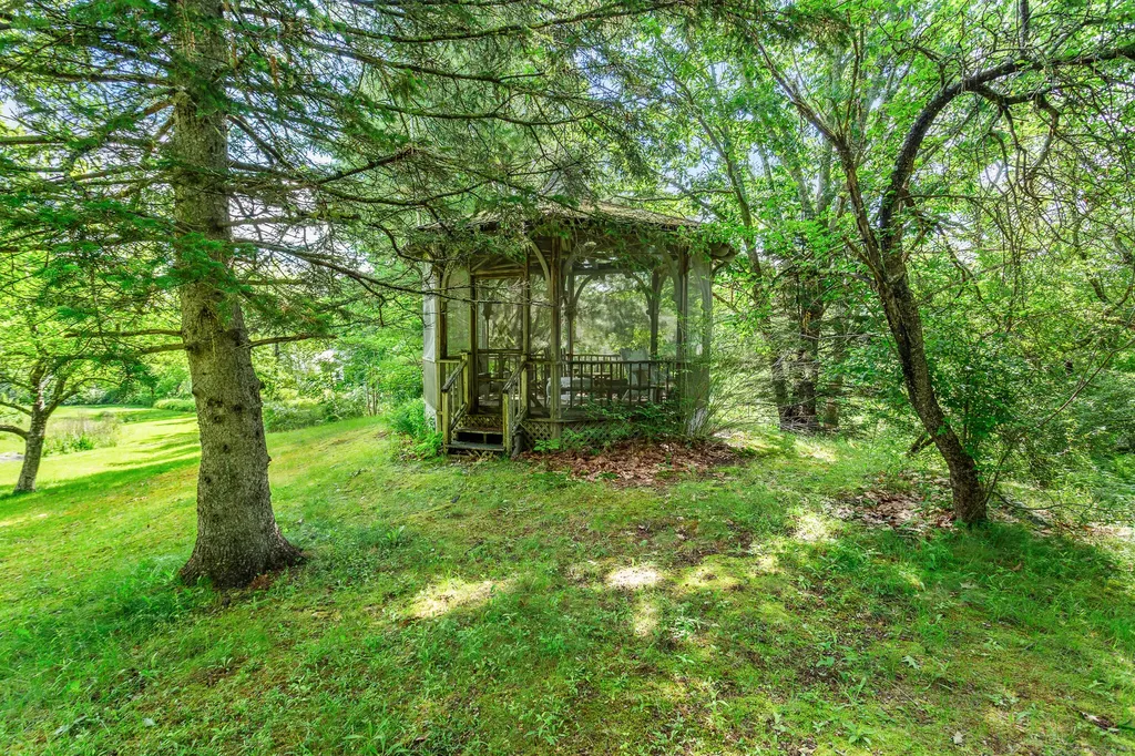 122 Coastal Road Brooksville ME 04617