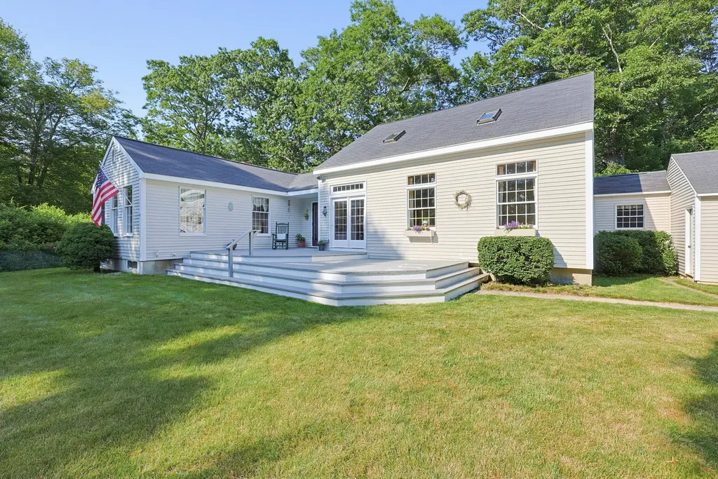 339 Fowler Road Cape Elizabeth ME 04107