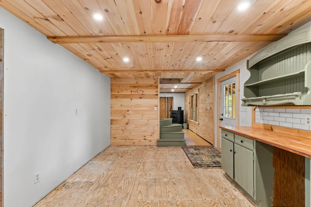 1 Oxford Terrace Brownfield ME 04010