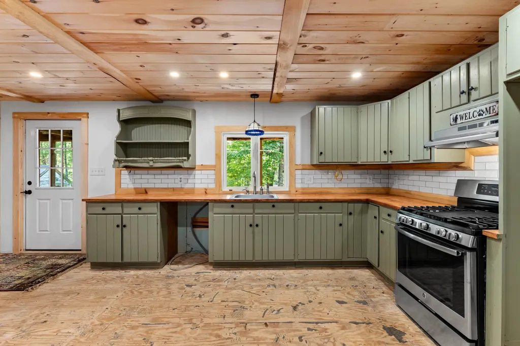 1 Oxford Terrace Brownfield ME 04010