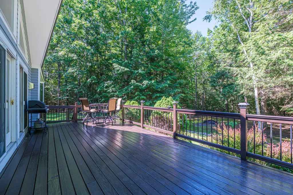 10 Bear Point Road Harrison ME 04040