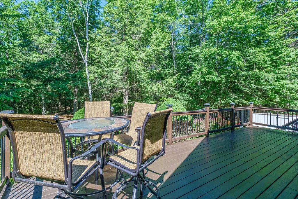 10 Bear Point Road Harrison ME 04040