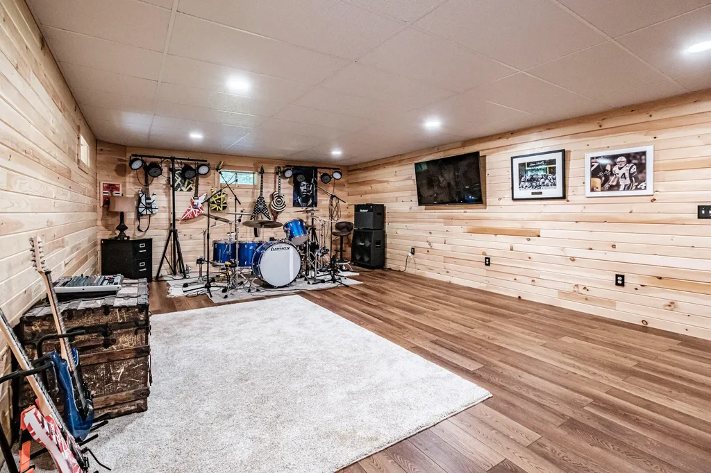 10 Bear Point Road Harrison ME 04040
