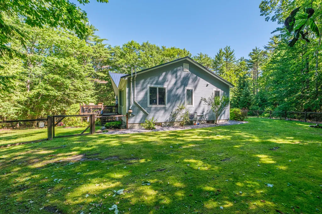 10 Bear Point Road Harrison ME 04040