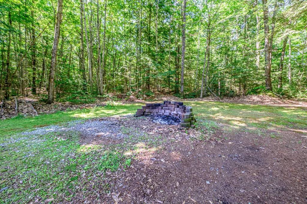 10 Bear Point Road Harrison ME 04040