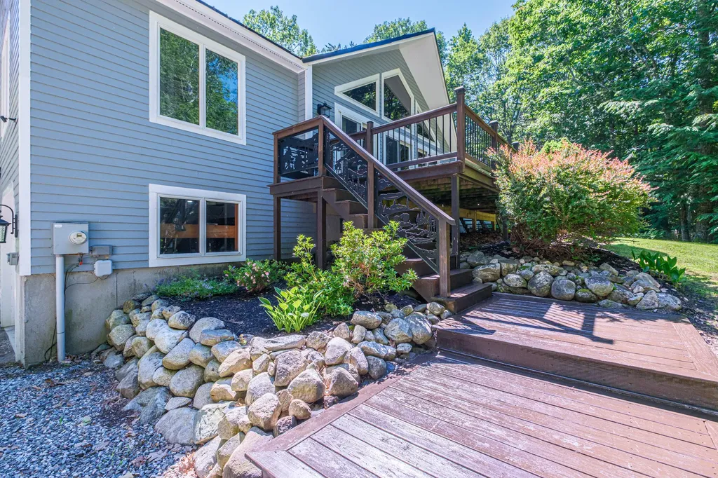 10 Bear Point Road Harrison ME 04040