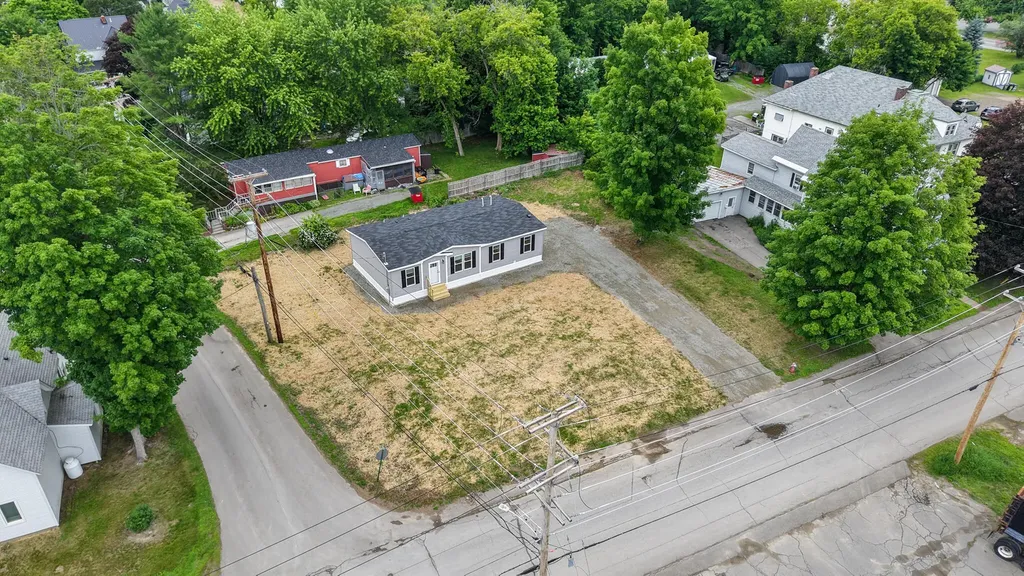 17 Spring Street Newport ME 04953