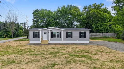 17 Spring Street Newport ME 04953