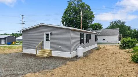 17 Spring Street Newport ME 04953