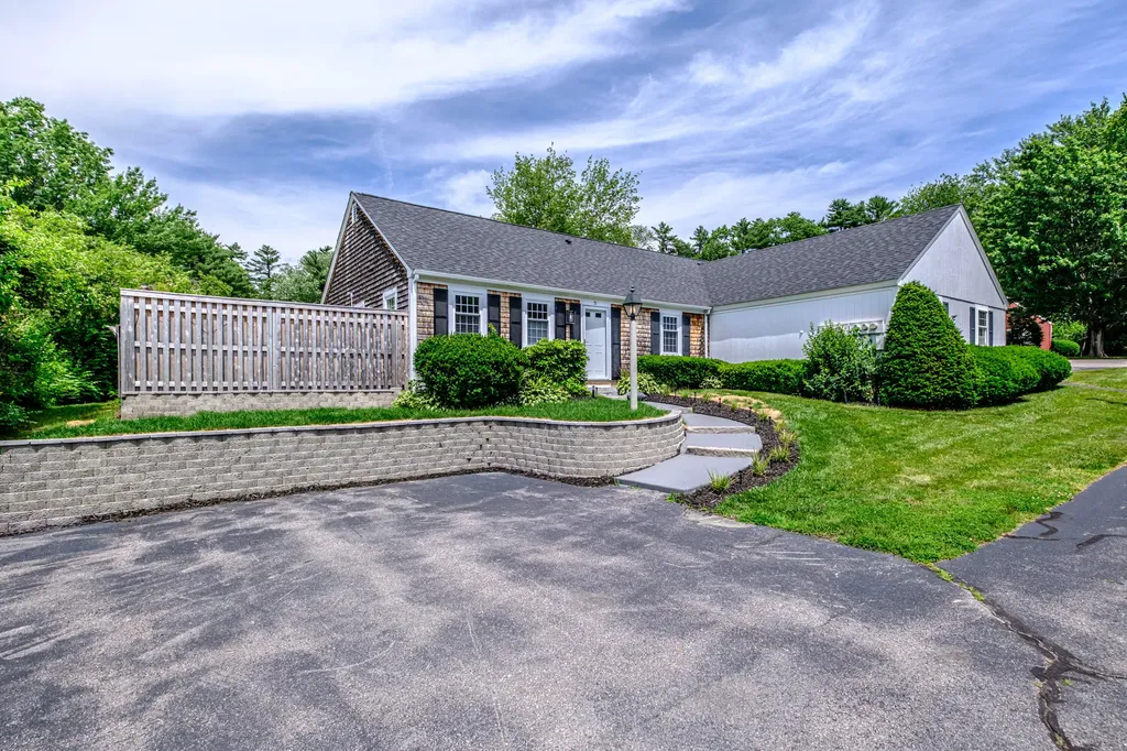 51 Colonial Village Falmouth ME 04105