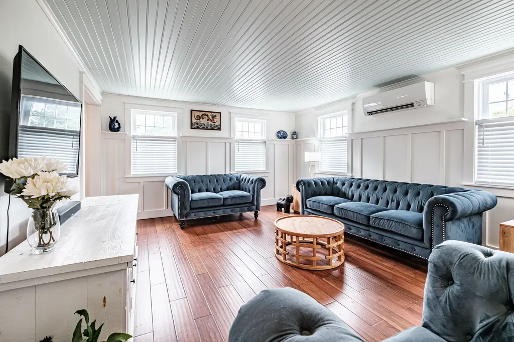 51 Colonial Village Falmouth ME 04105
