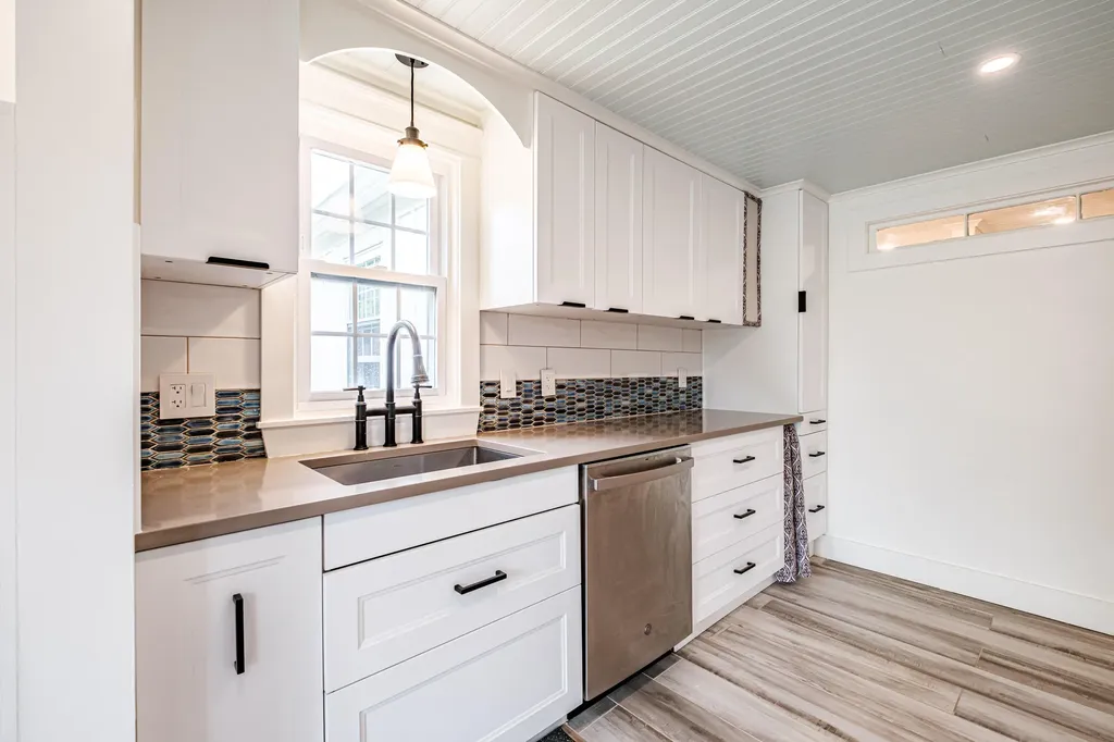 51 Colonial Village Falmouth ME 04105
