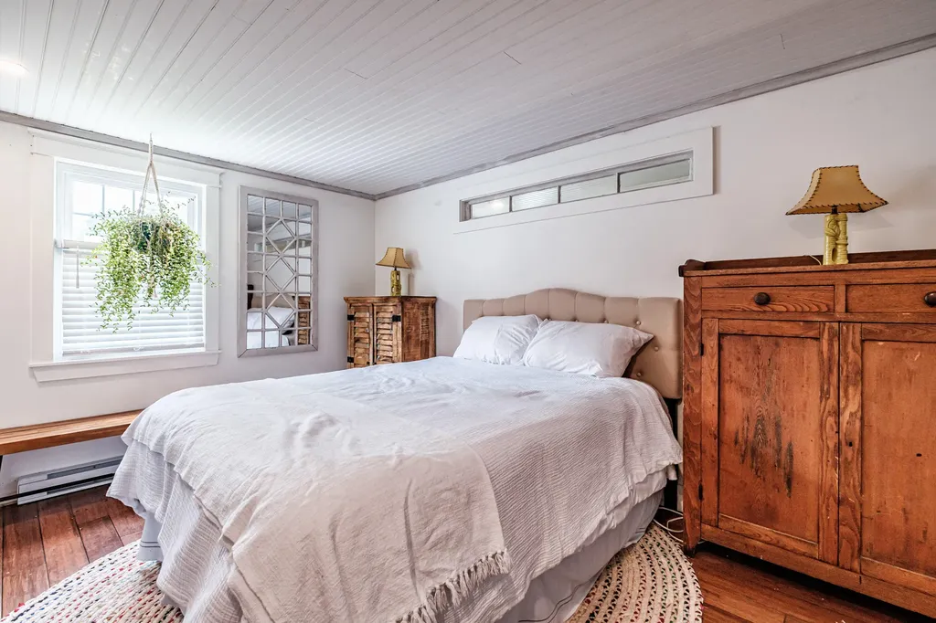 51 Colonial Village Falmouth ME 04105