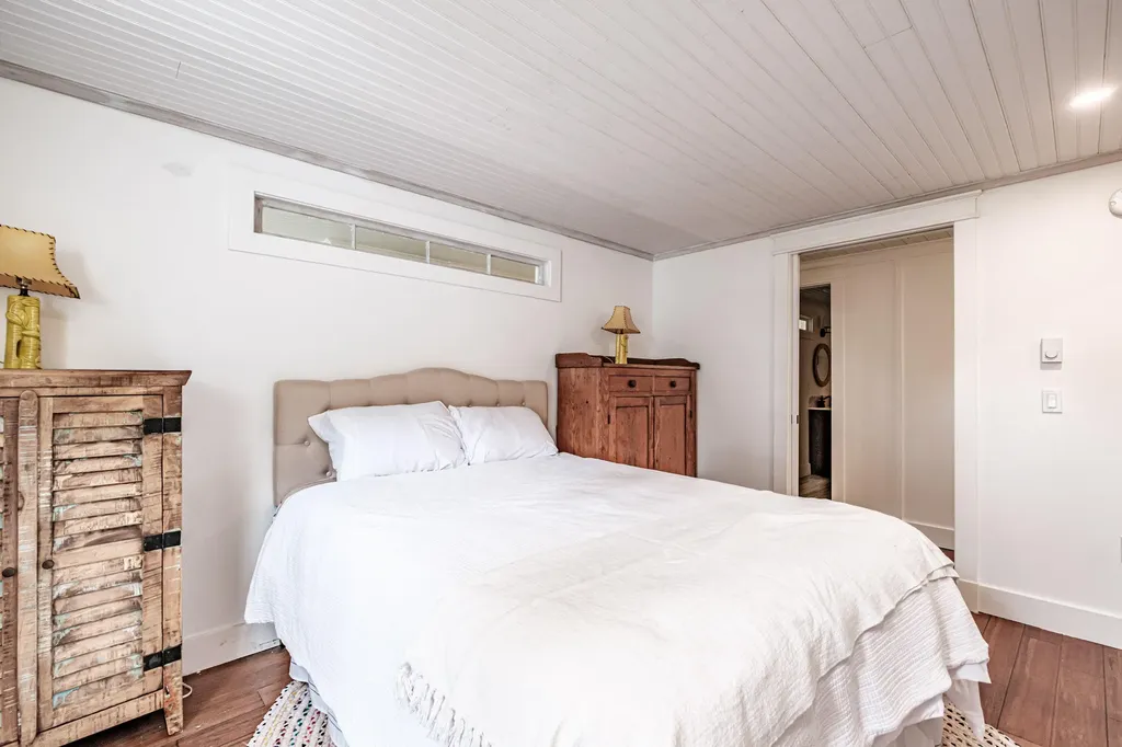 51 Colonial Village Falmouth ME 04105