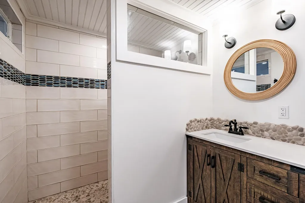 51 Colonial Village Falmouth ME 04105