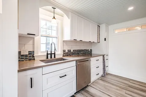 51 Colonial Village Falmouth ME 04105