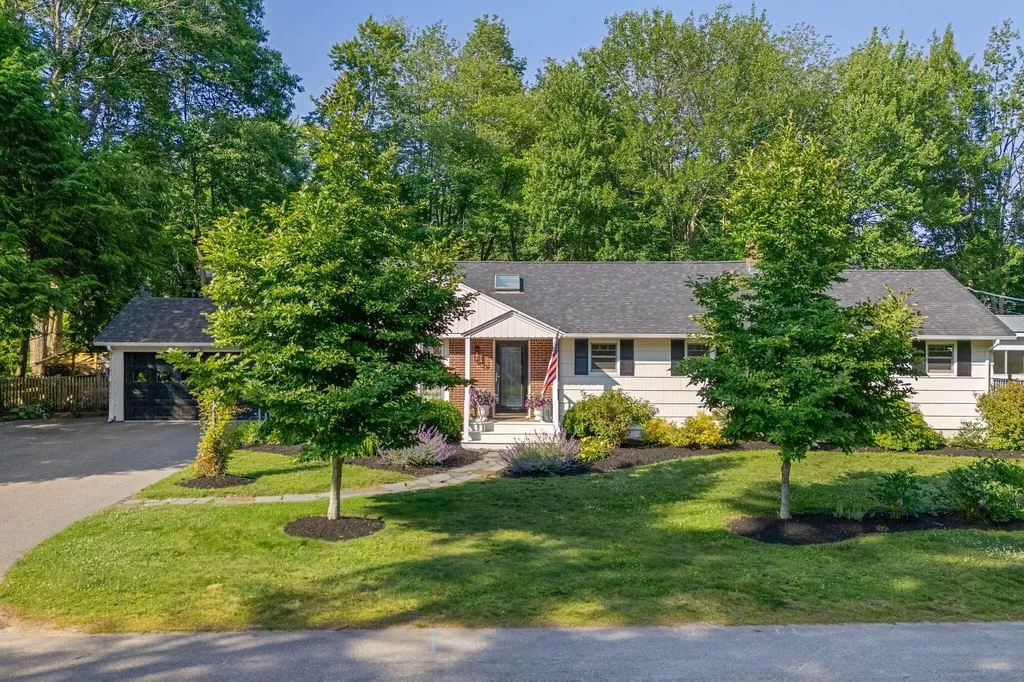 7 Knight Street Falmouth ME 04105