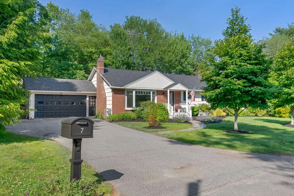 7 Knight Street Falmouth ME 04105