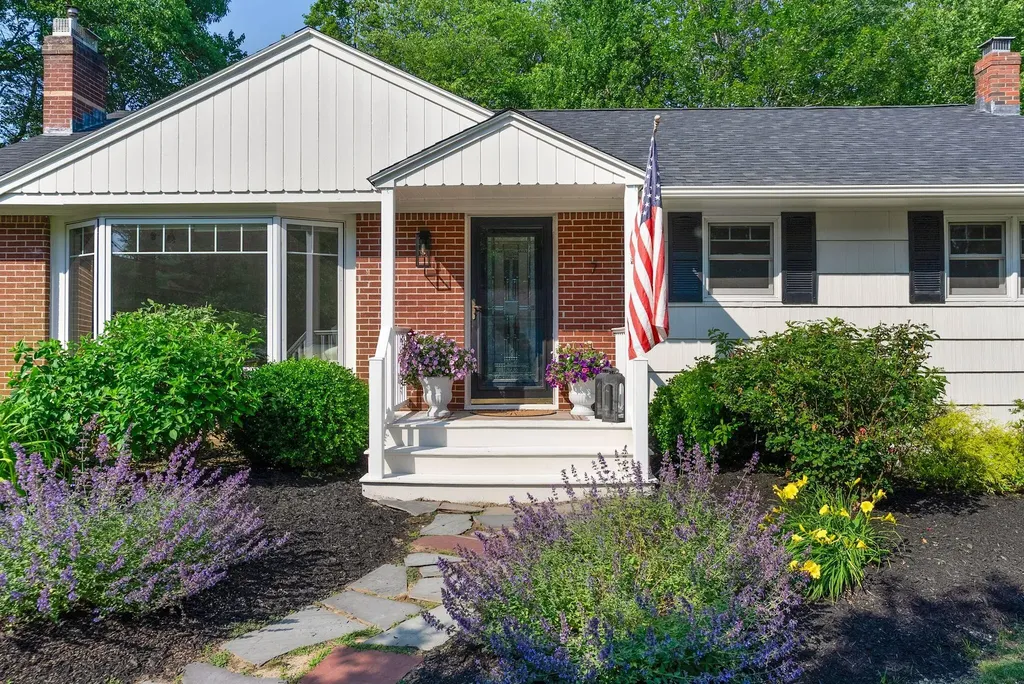 7 Knight Street Falmouth ME 04105