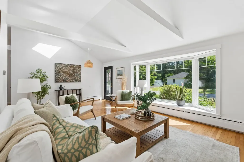 7 Knight Street Falmouth ME 04105