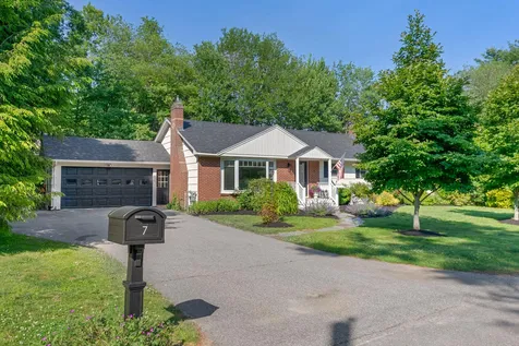 7 Knight Street Falmouth ME 04105