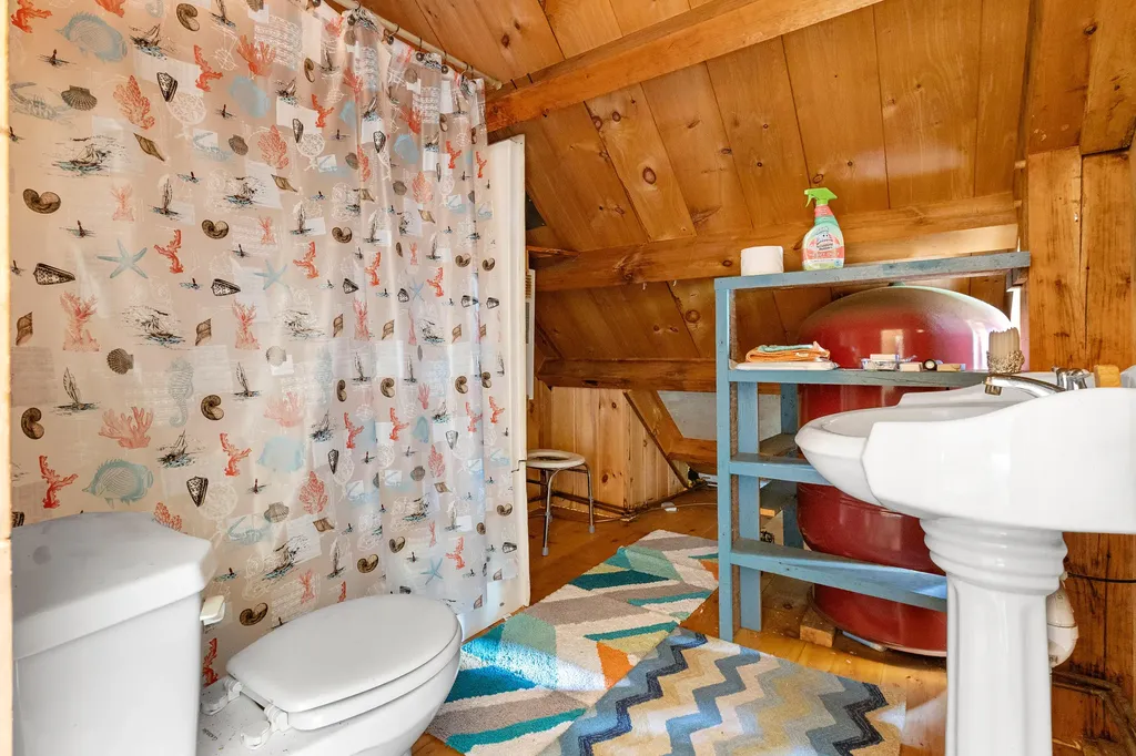 371 Gay Island Cushing ME 04563