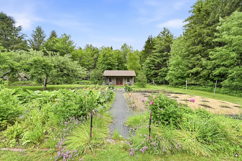 88 Six Rod Road Fairfield ME 04937