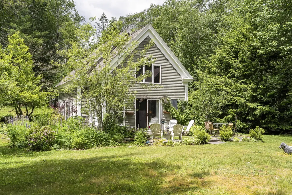 12 Birch Rock Lane Bristol ME 04539