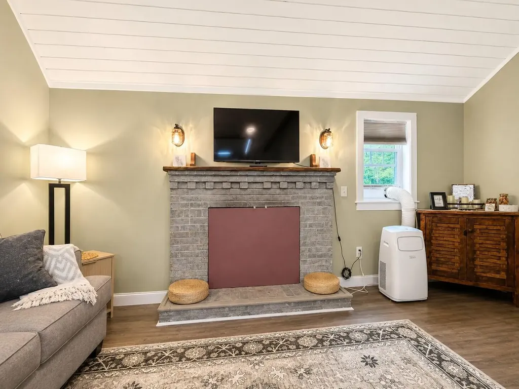 22 Hillside Road Waterboro ME 04061