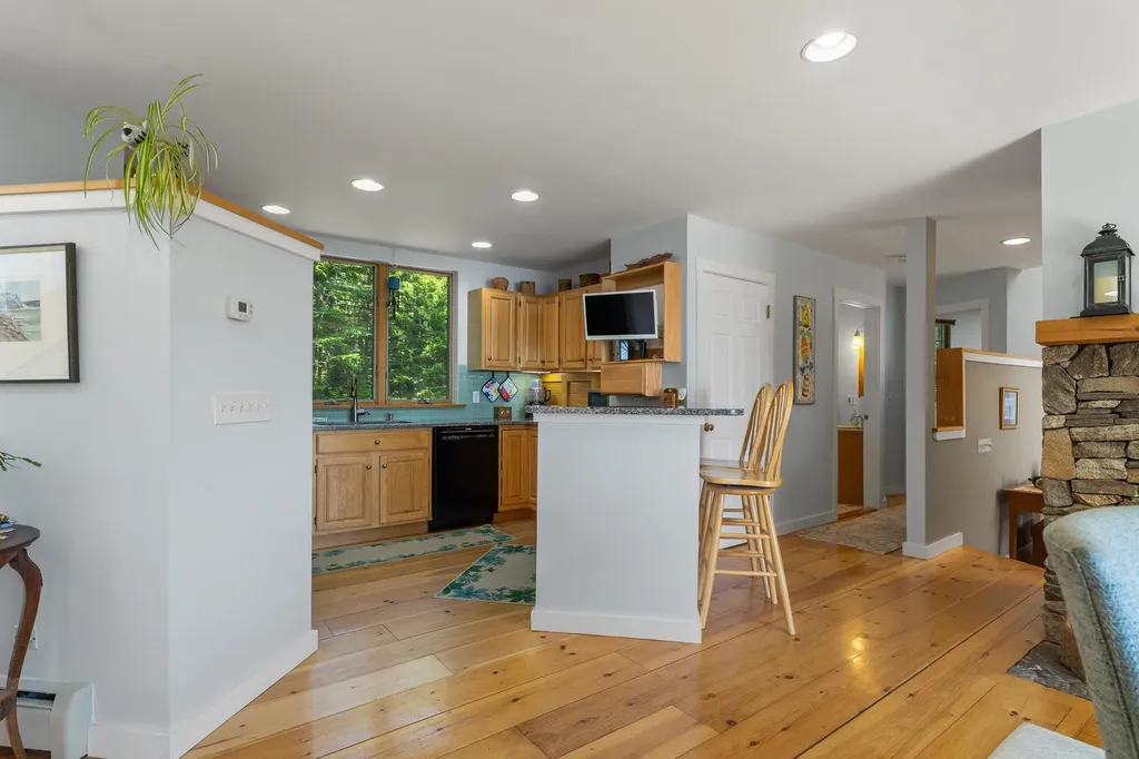 35 Kings Cove Road South Bristol ME 04568