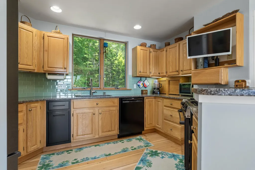35 Kings Cove Road South Bristol ME 04568