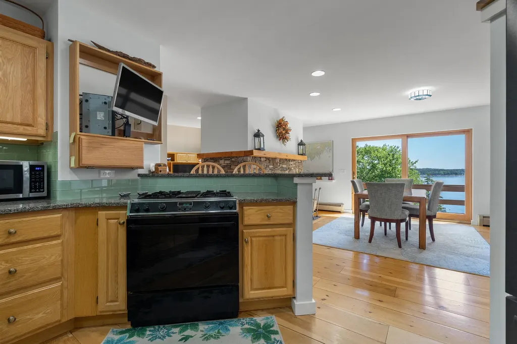 35 Kings Cove Road South Bristol ME 04568