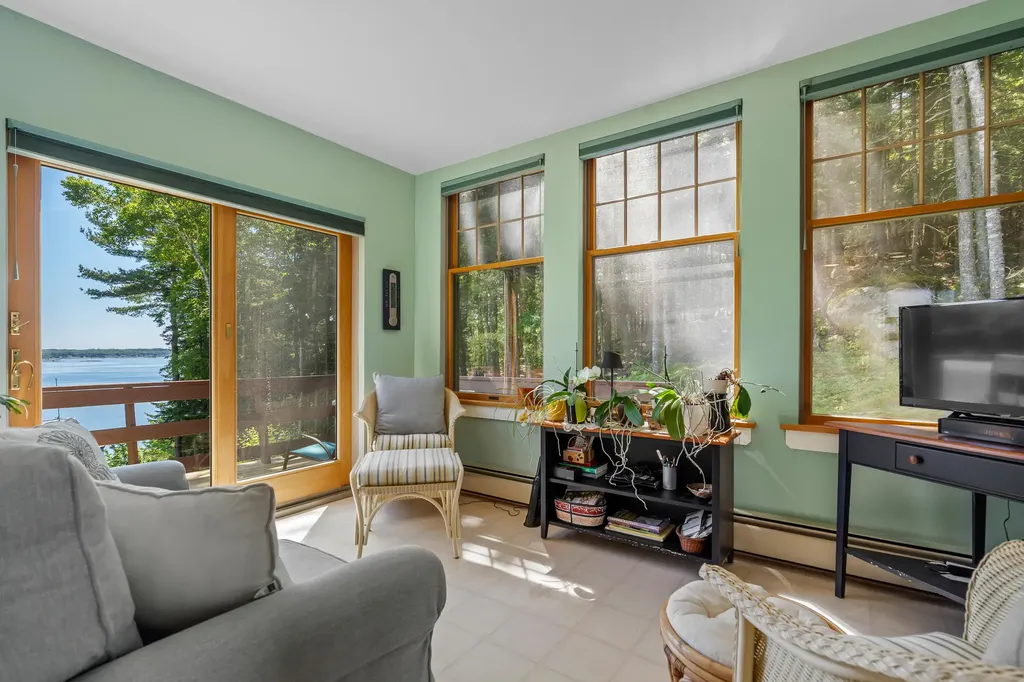 35 Kings Cove Road South Bristol ME 04568