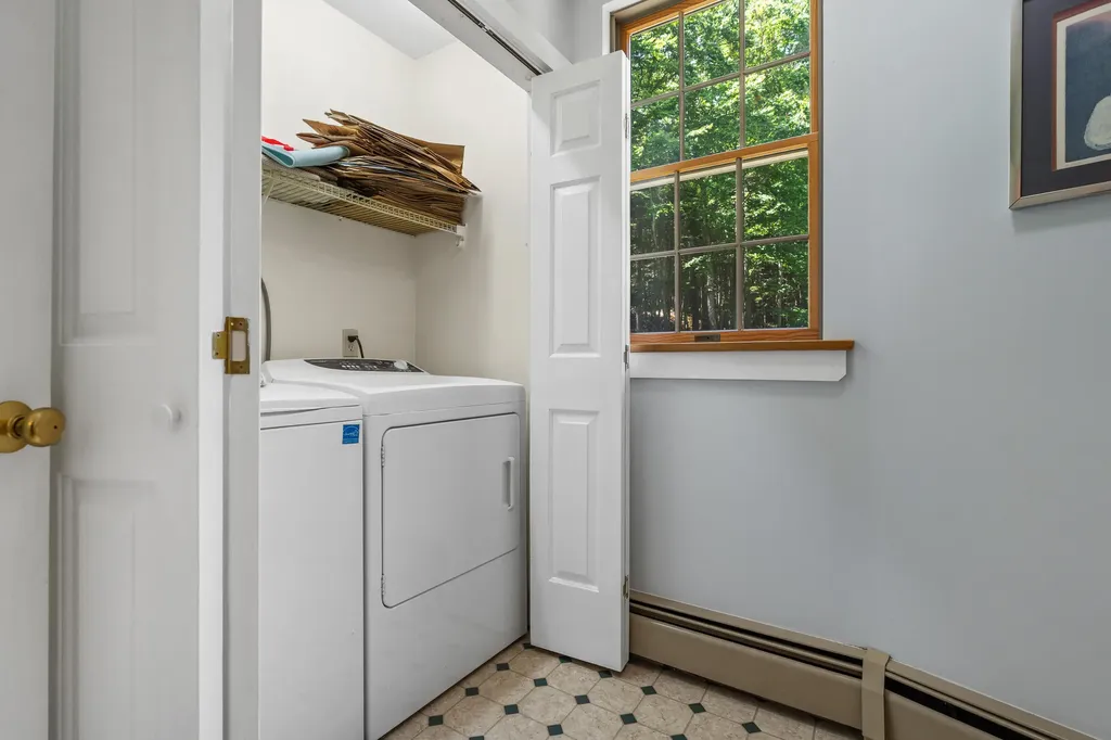 35 Kings Cove Road South Bristol ME 04568