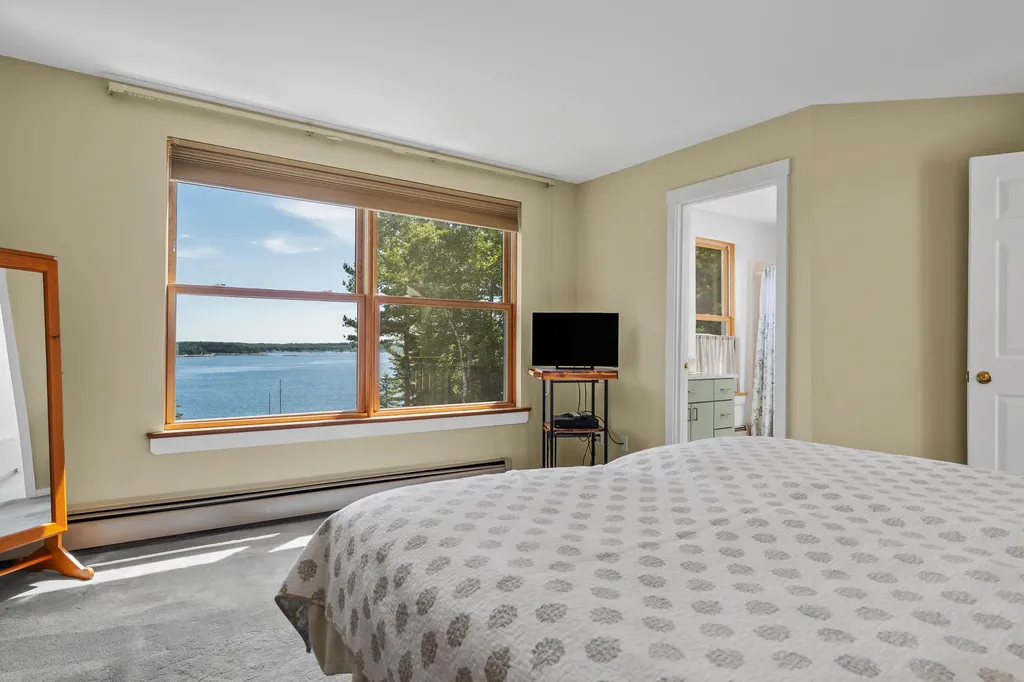 35 Kings Cove Road South Bristol ME 04568