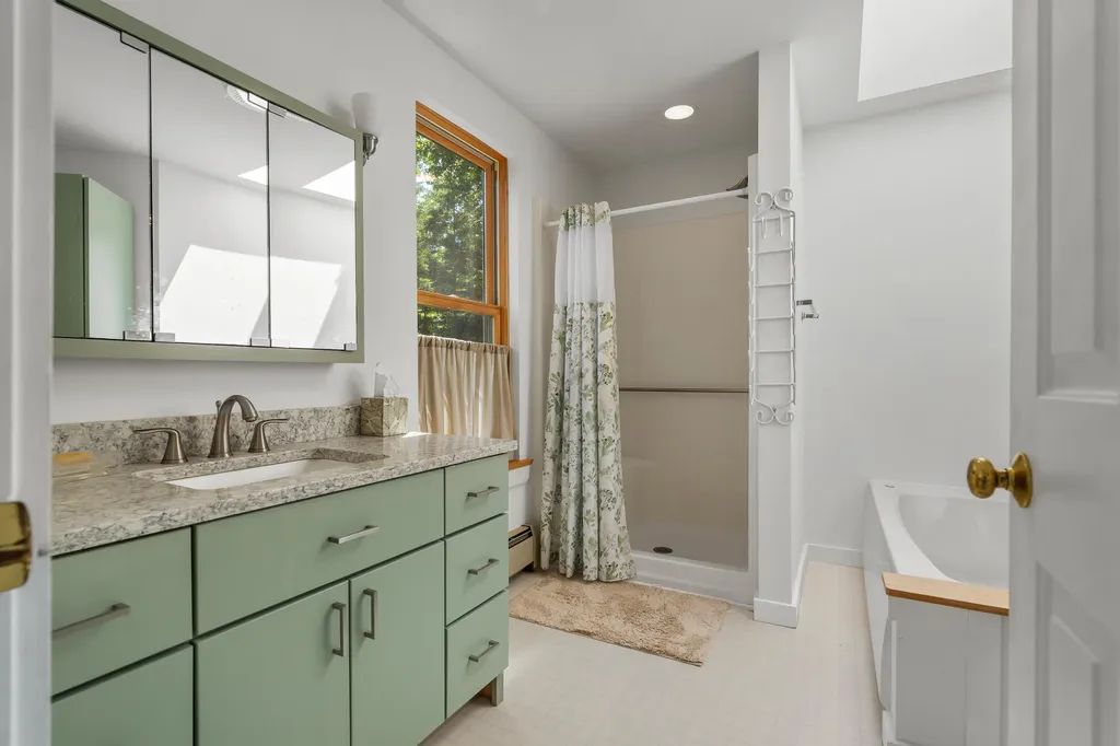 35 Kings Cove Road South Bristol ME 04568