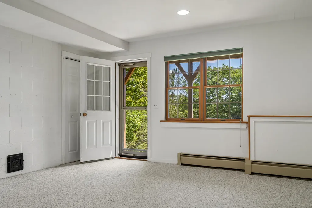 35 Kings Cove Road South Bristol ME 04568