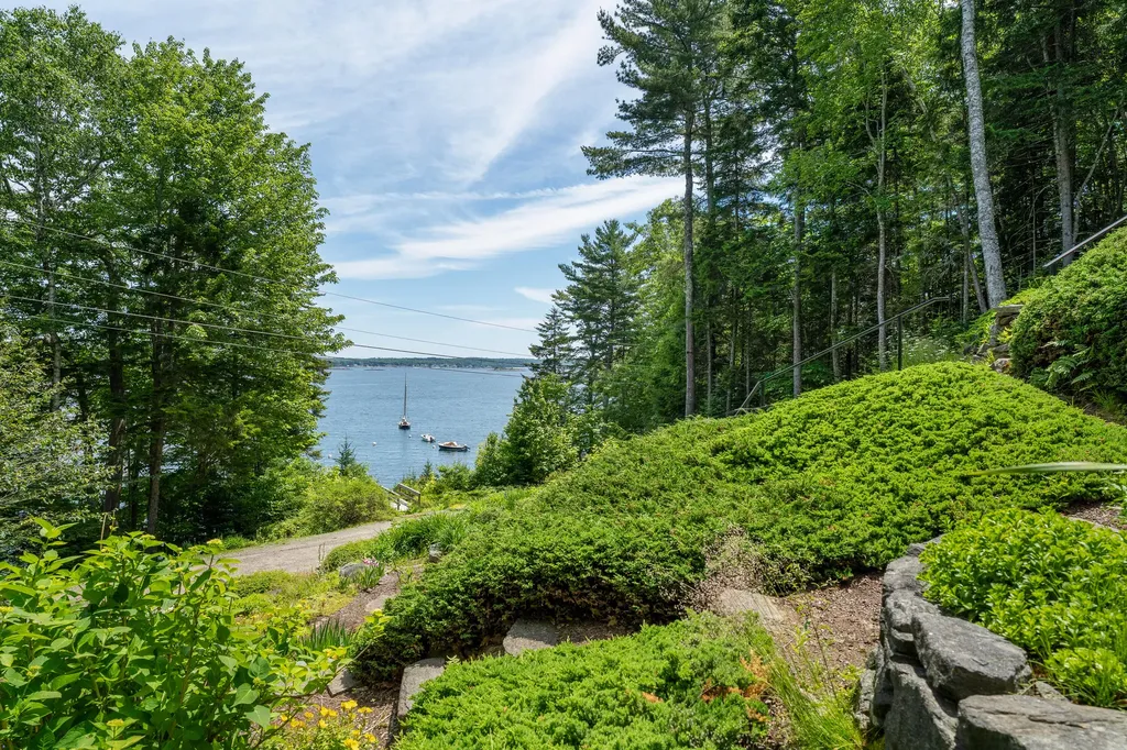 35 Kings Cove Road South Bristol ME 04568