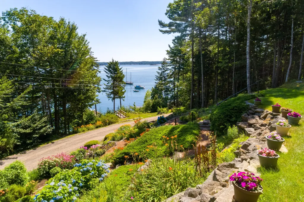 35 Kings Cove Road South Bristol ME 04568