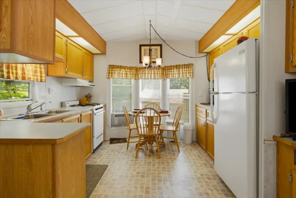 13 Riviera Road Naples ME 04055