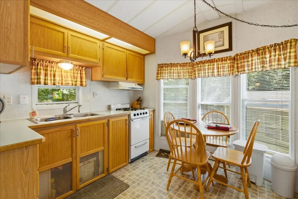 13 Riviera Road Naples ME 04055