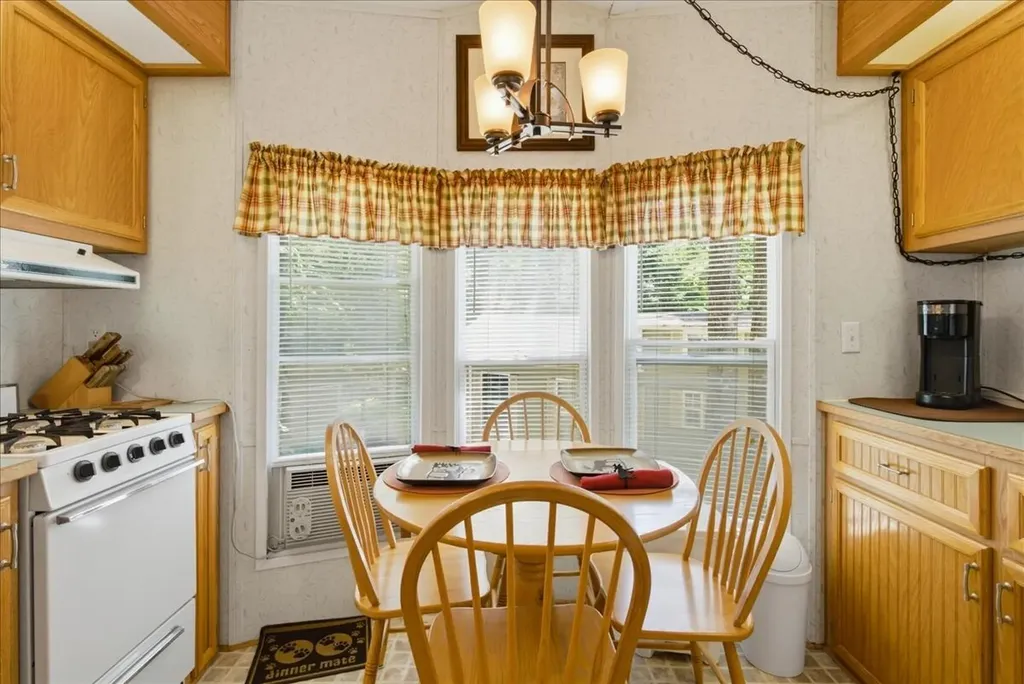 13 Riviera Road Naples ME 04055