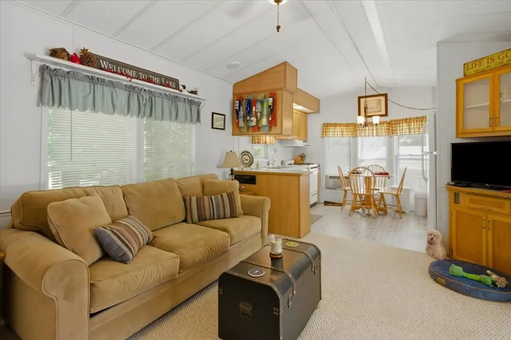 13 Riviera Road Naples ME 04055