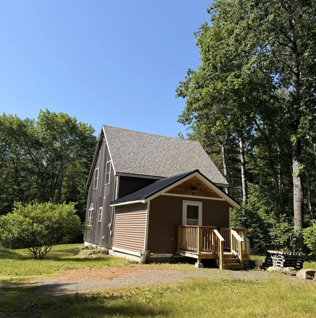 5 Moores Road Burlington ME 04417