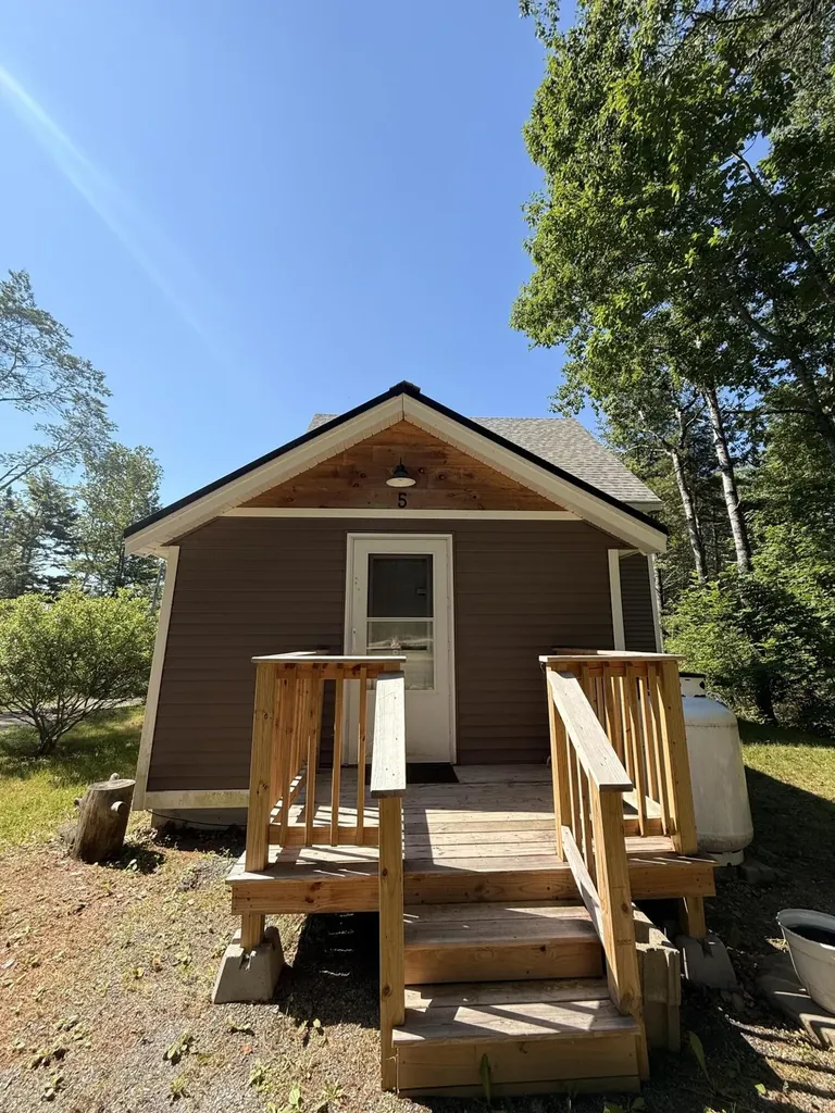 5 Moores Road Burlington ME 04417