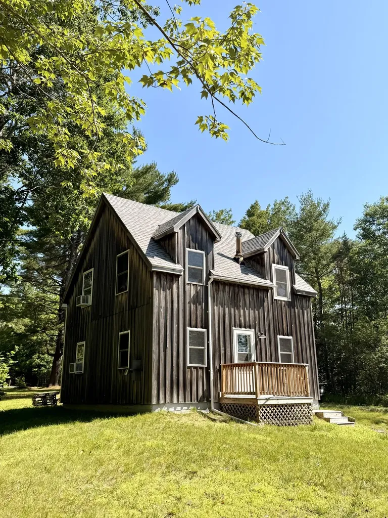 5 Moores Road Burlington ME 04417