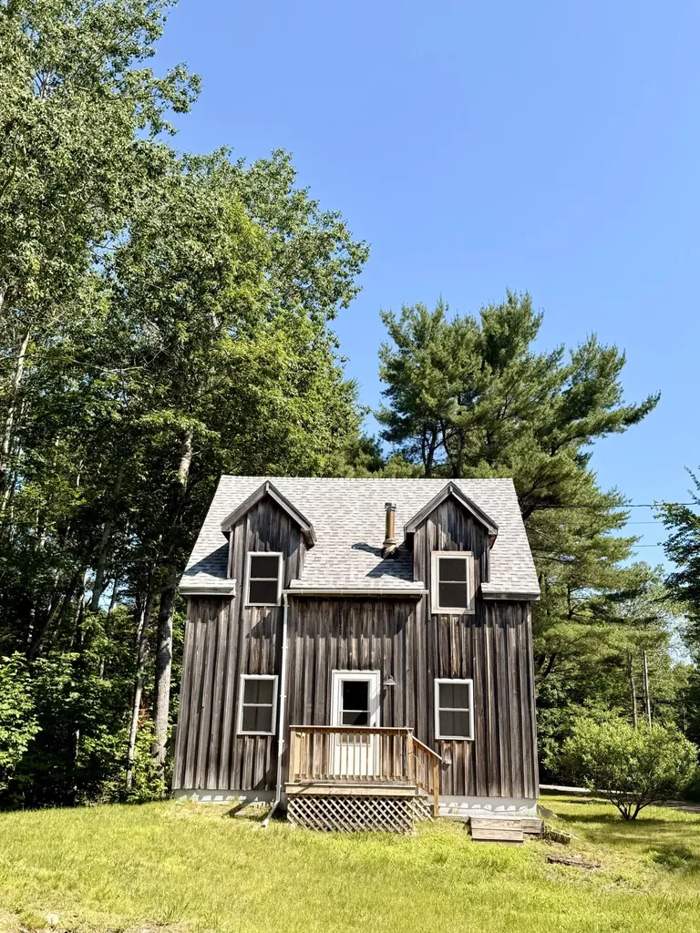 5 Moores Road Burlington ME 04417