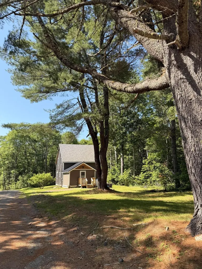 5 Moores Road Burlington ME 04417