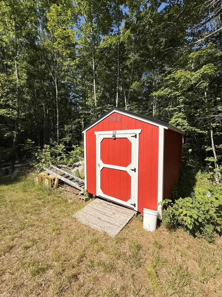 5 Moores Road Burlington ME 04417